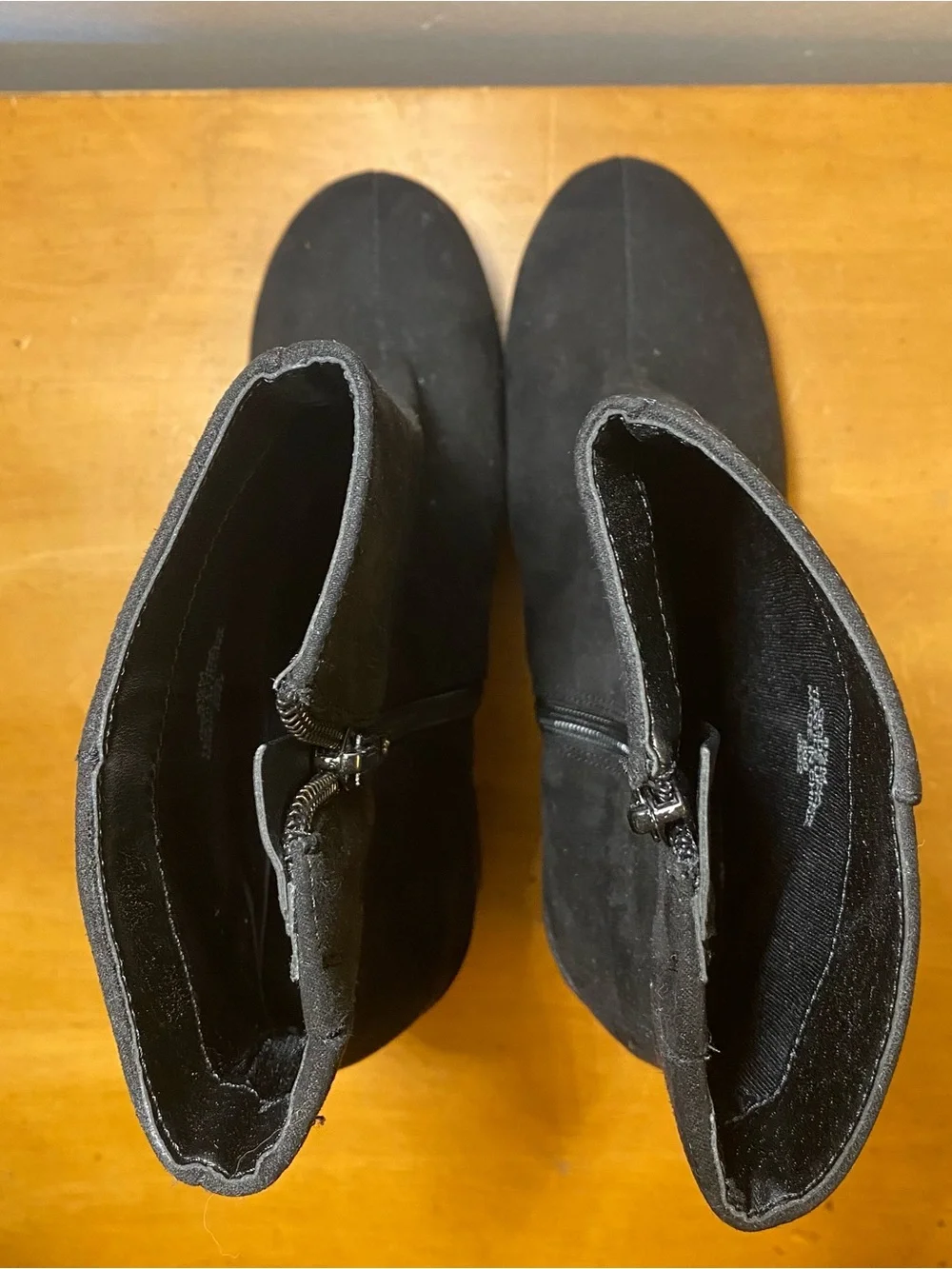 Women’s 8.5 Black Faux Suede Block 4.5” High Heeled Side Zip Ankle Booties Boots